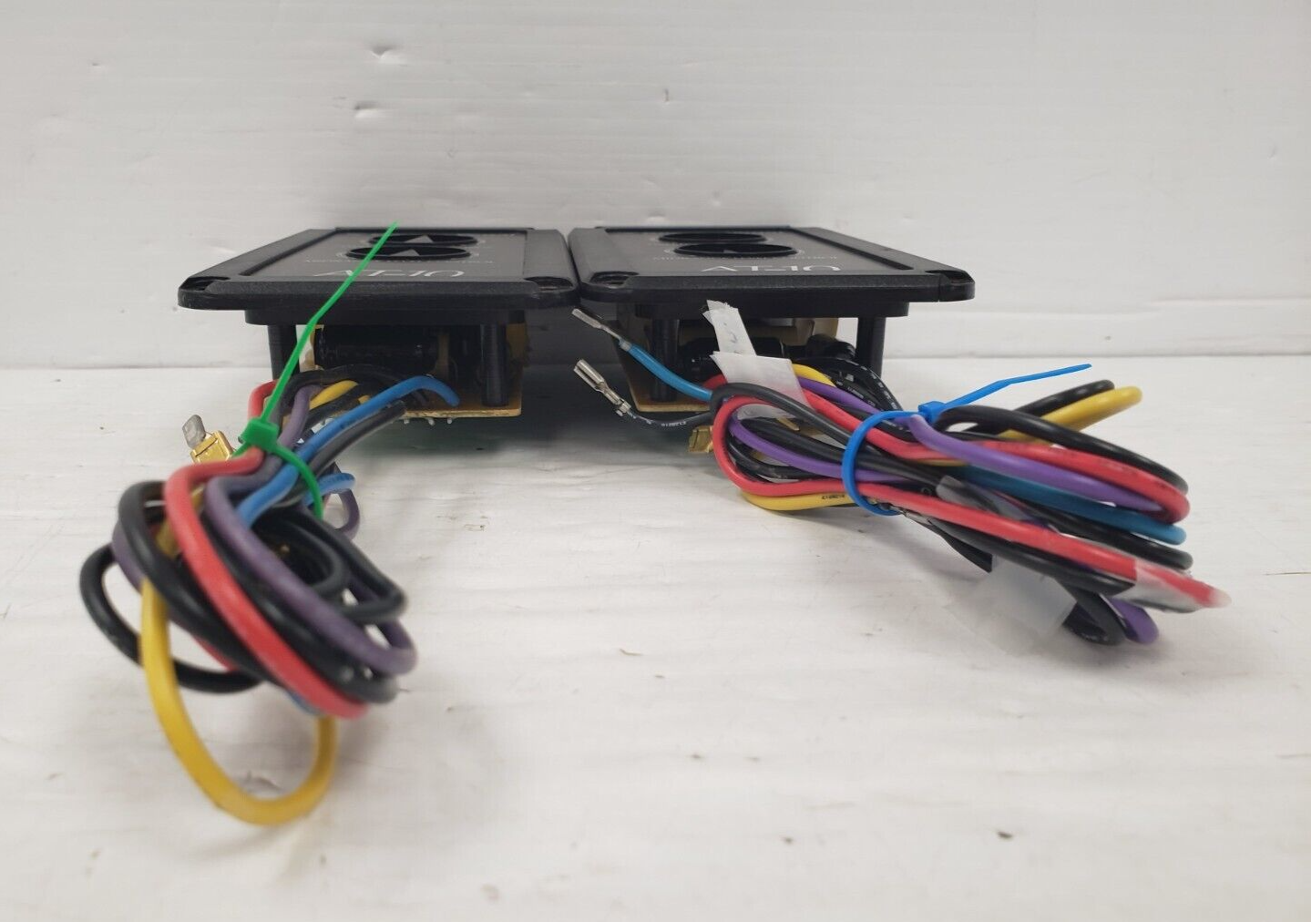 (I-36063) Cerwin-Vega AT-10 Crossover Controllers