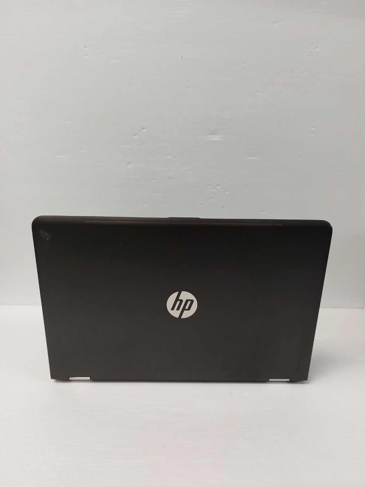 (N73675-1) HP 15-AR010CA Laptop w/ charger