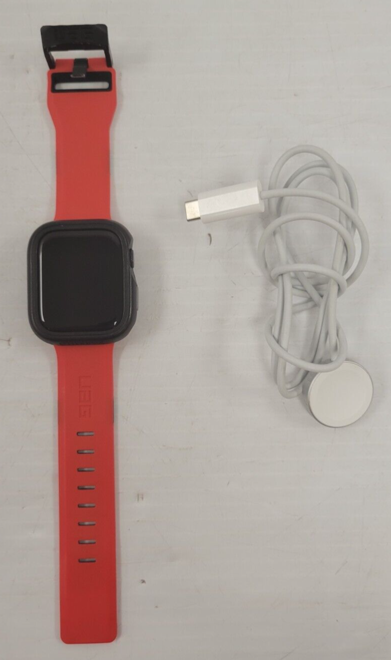 (58004-1) Apple A2774 Series 8 Smart Watch