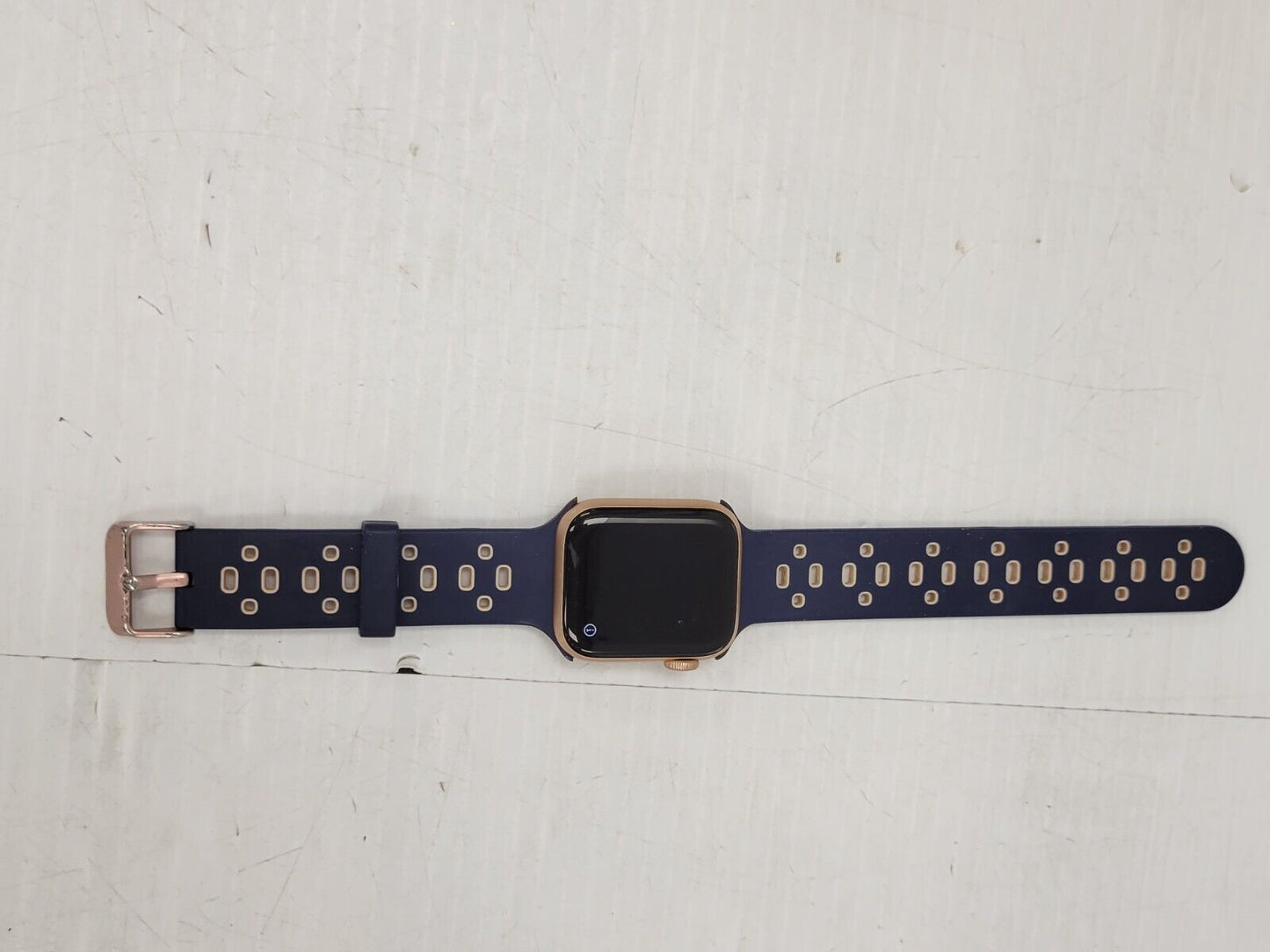 (48418-1) Apple A1975 Smart Watch
