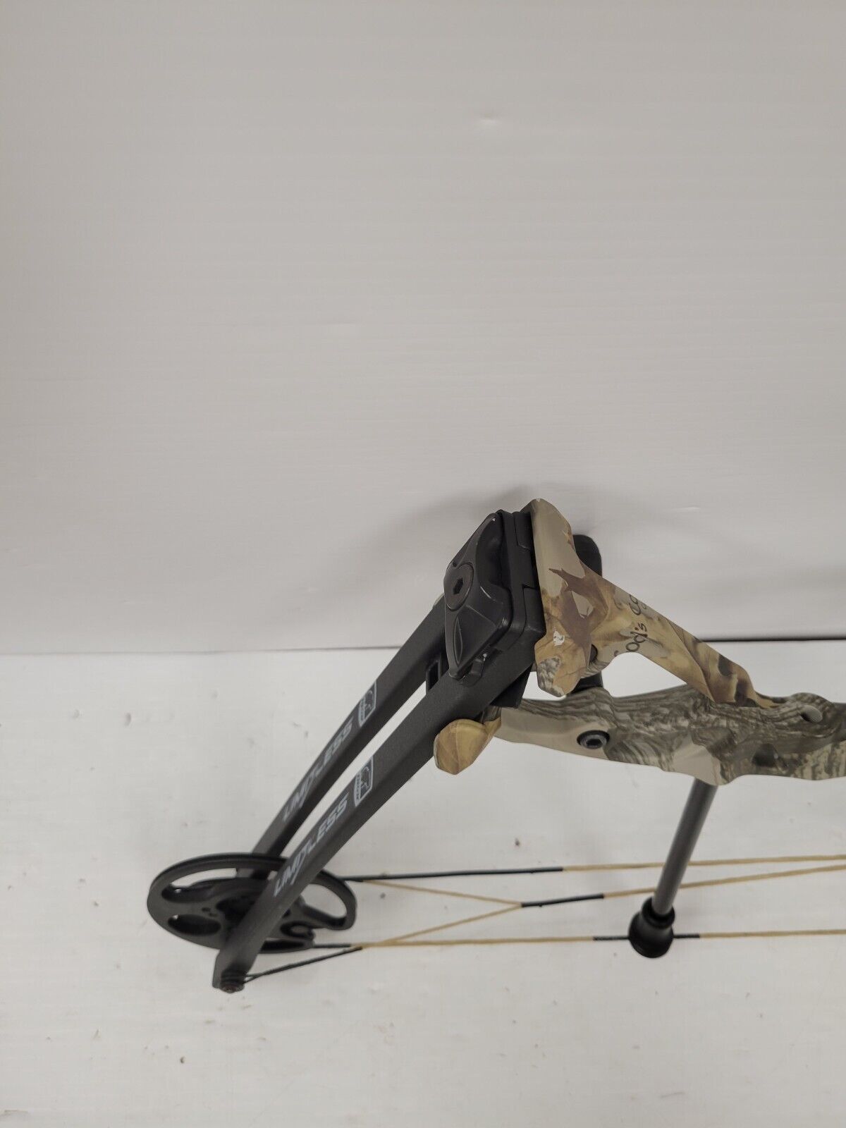 (65703-1) Bear Limitless Compound Bow