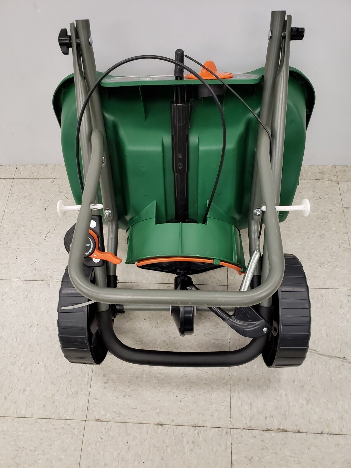 (58087-1) Scotts TBDLX Edge Guard DLX Turf Builder Spreader