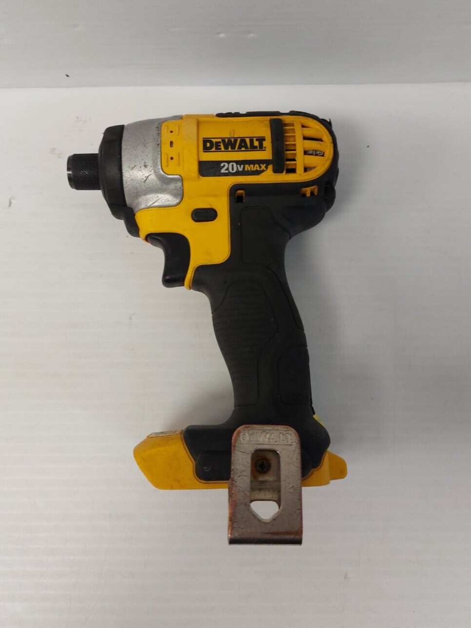 (N81656-1) DeWalt DCF885 Impact Drill w/ Bat and Charger