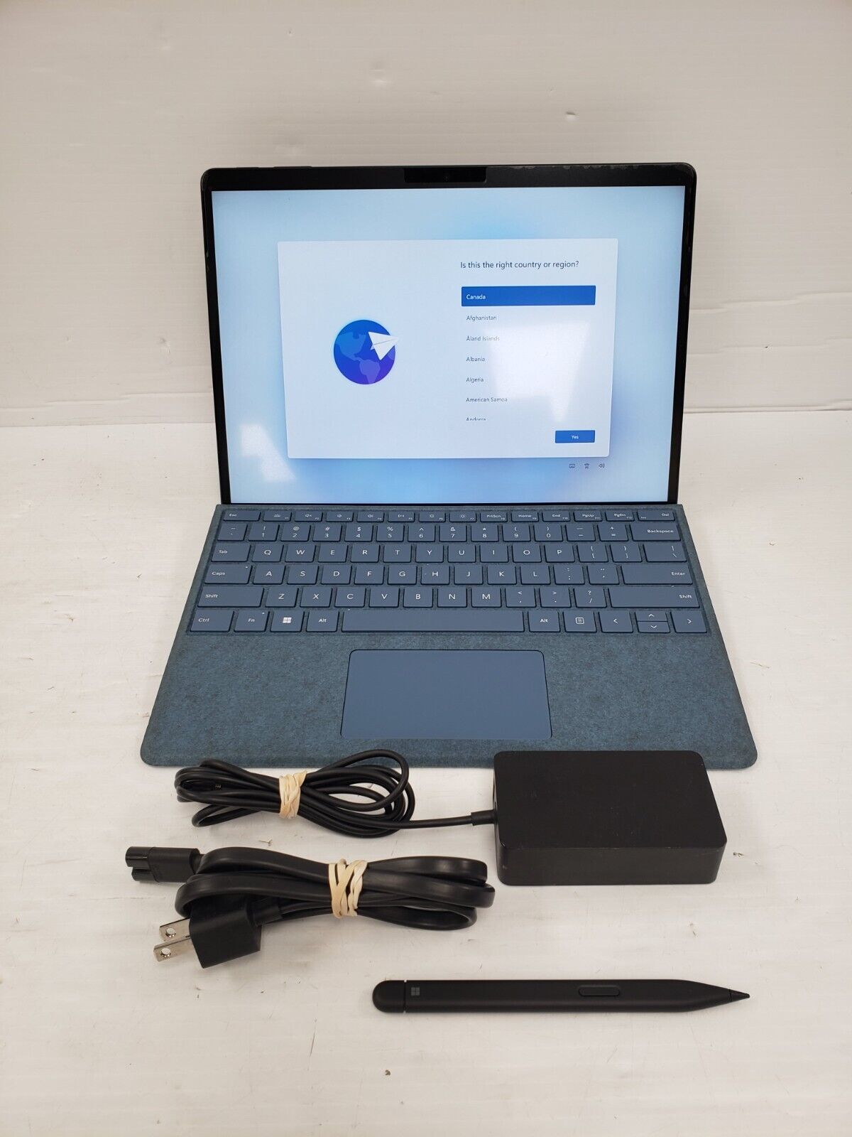(58583-1) Microsoft 2038 Surface - 256GB