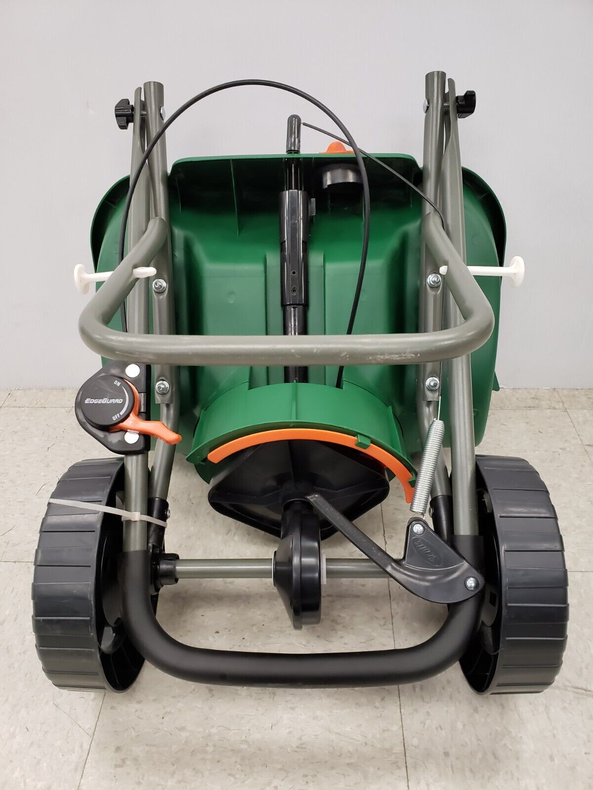 (58087-1) Scotts TBDLX Edge Guard DLX Turf Builder Spreader