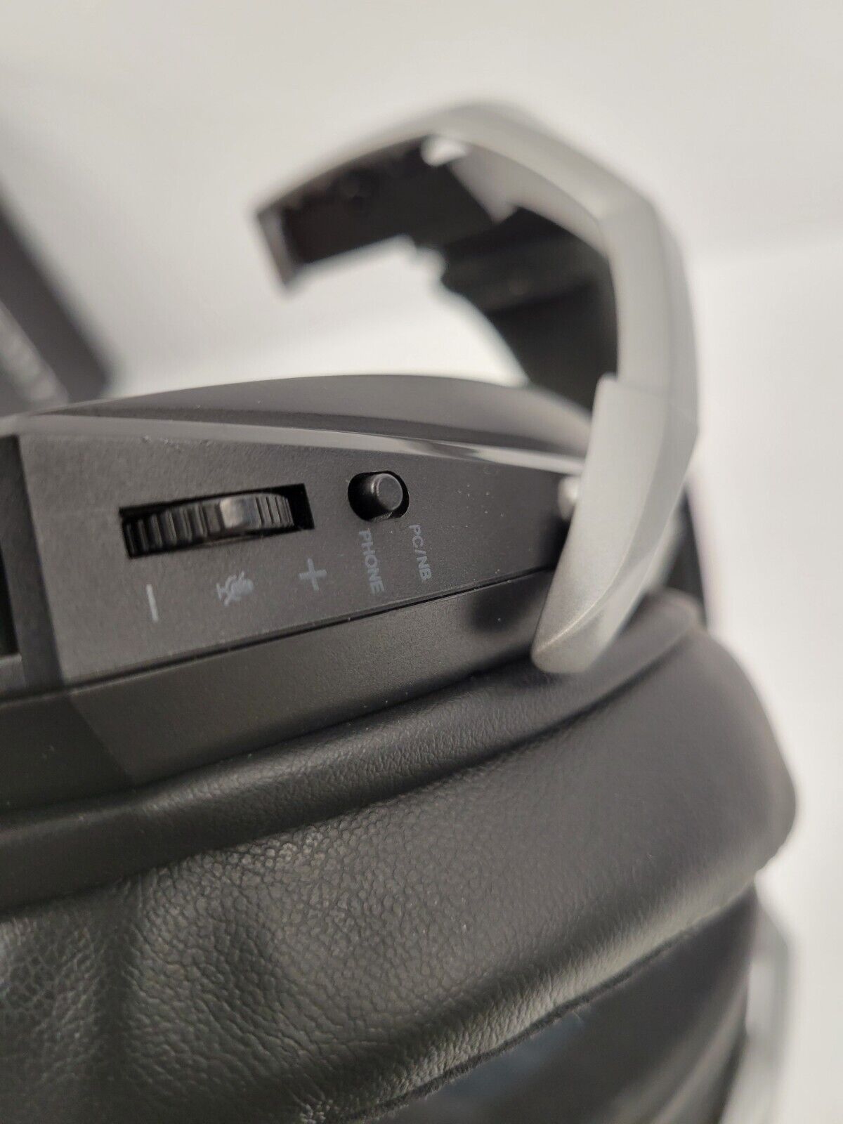(57168-2) Republic Of Games ROG THETA 7.1 Headphone