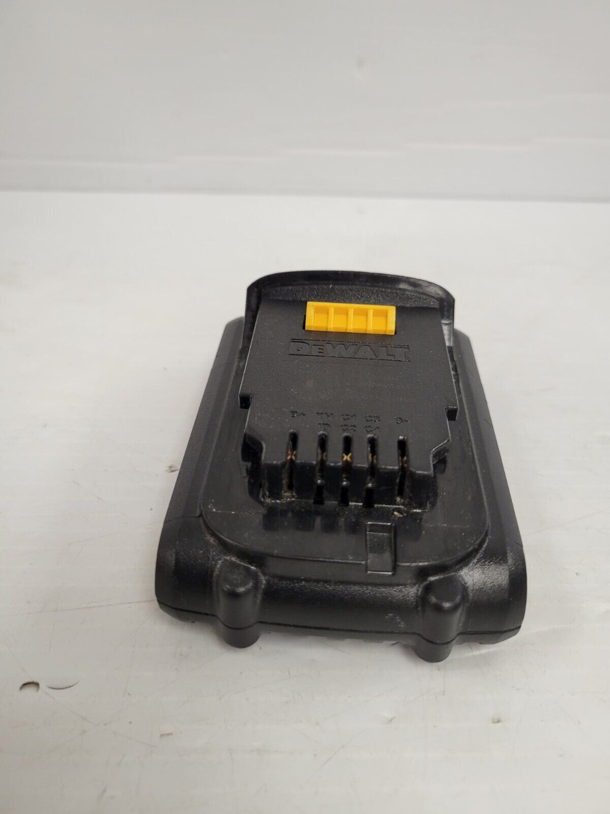 (57765-2) Dewalt DCB207 Battery