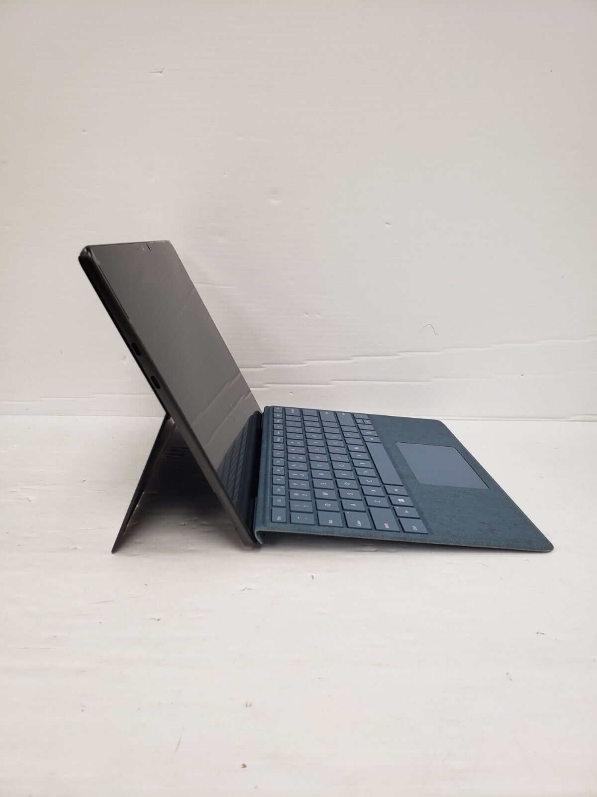 (58583-1) Microsoft 2038 Surface - 256GB