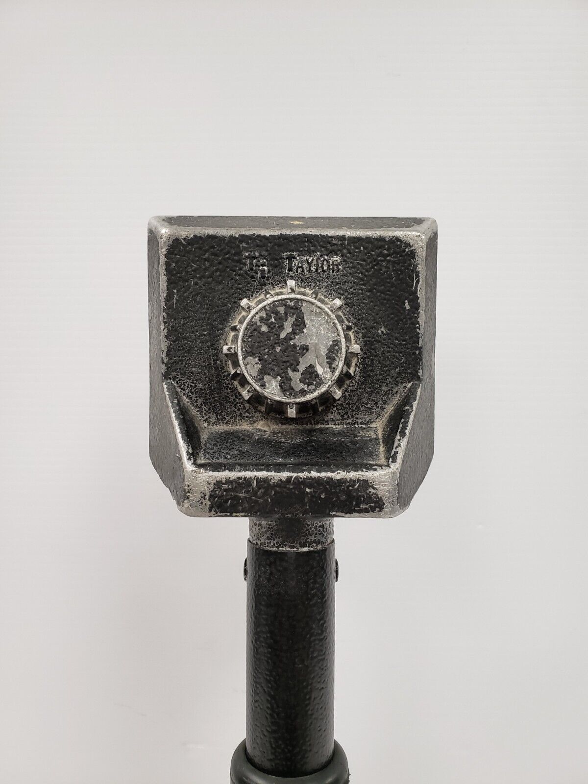 (43872-1) Taylor Carpet Kicker