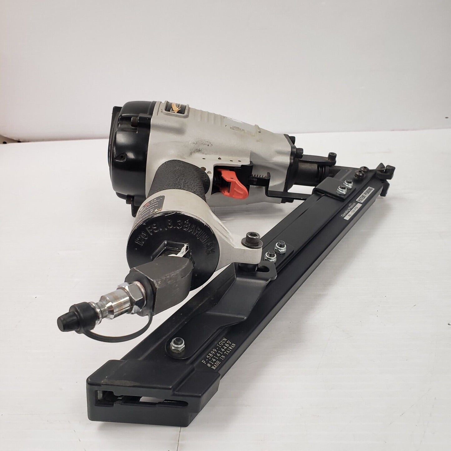 (I-8053) Tiger Claw F-5899 Decking Gun