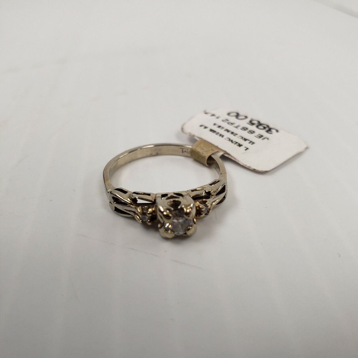 (I-366) 10K WHITE GOLD MULTISTONE RING