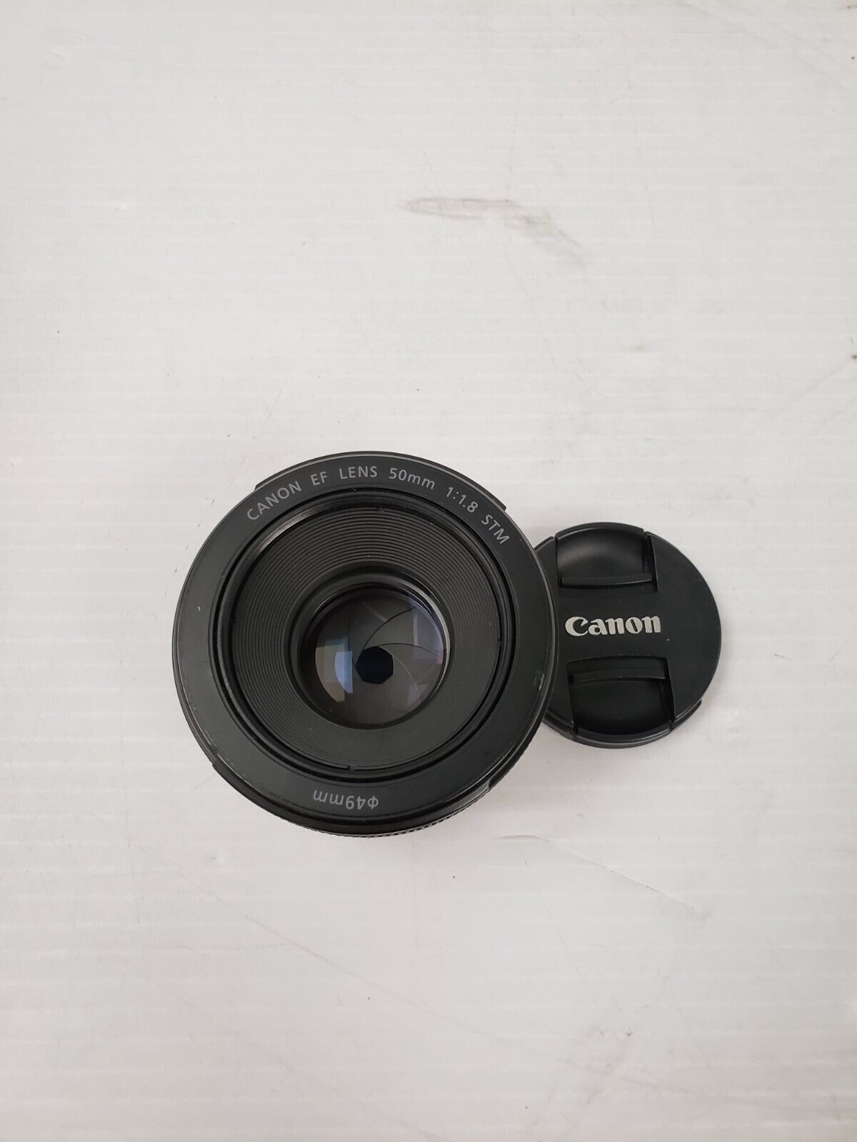 (I-30986) Canon 77D DSLR Camera