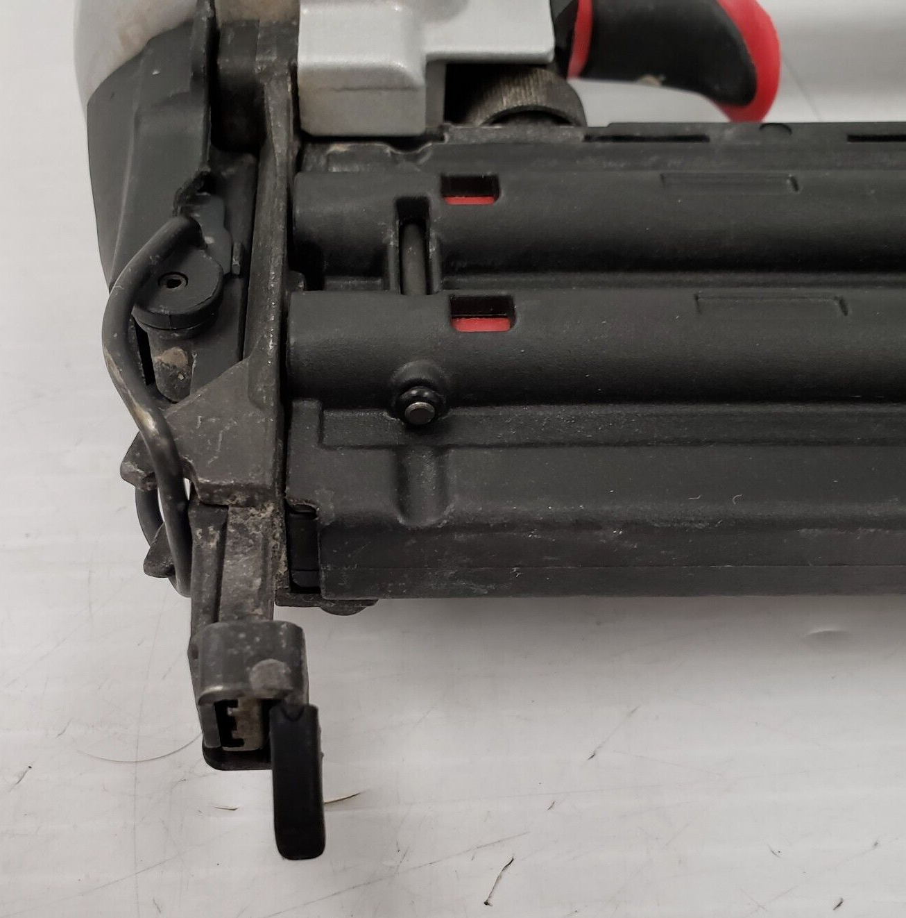 (56237-13) Maximum 058-9839-6 Air Brad Nailer