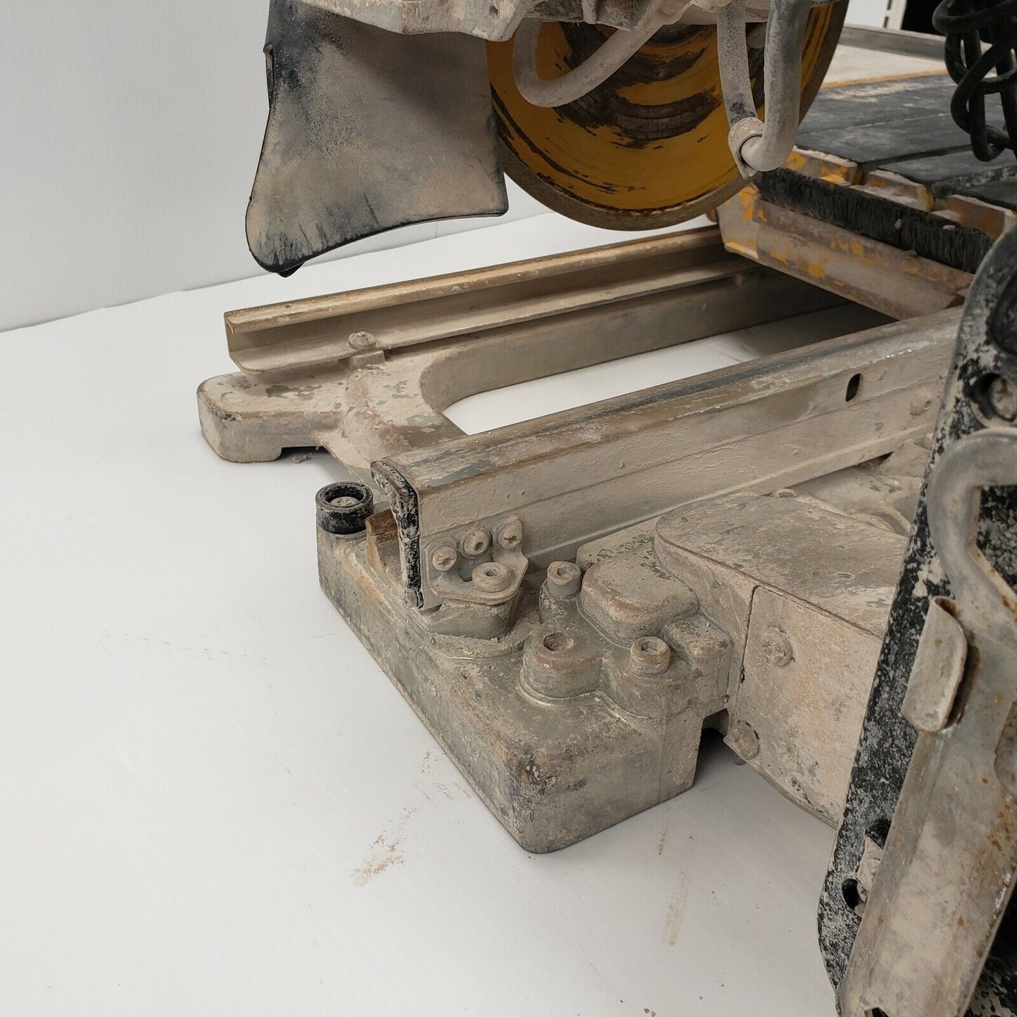 (I-24238) Dewalt D24000 Tile Cutter