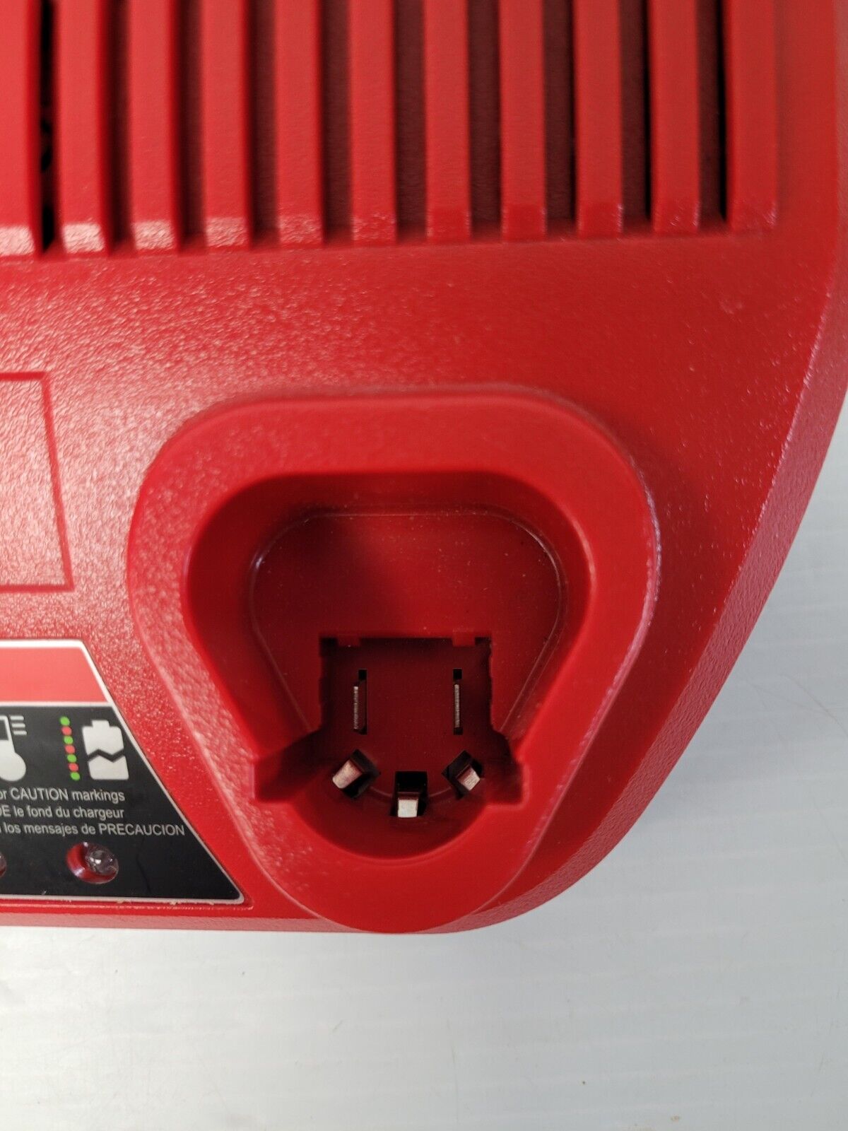 (N76892-2) Milwaukee 48-59-2401 Battery and Charger