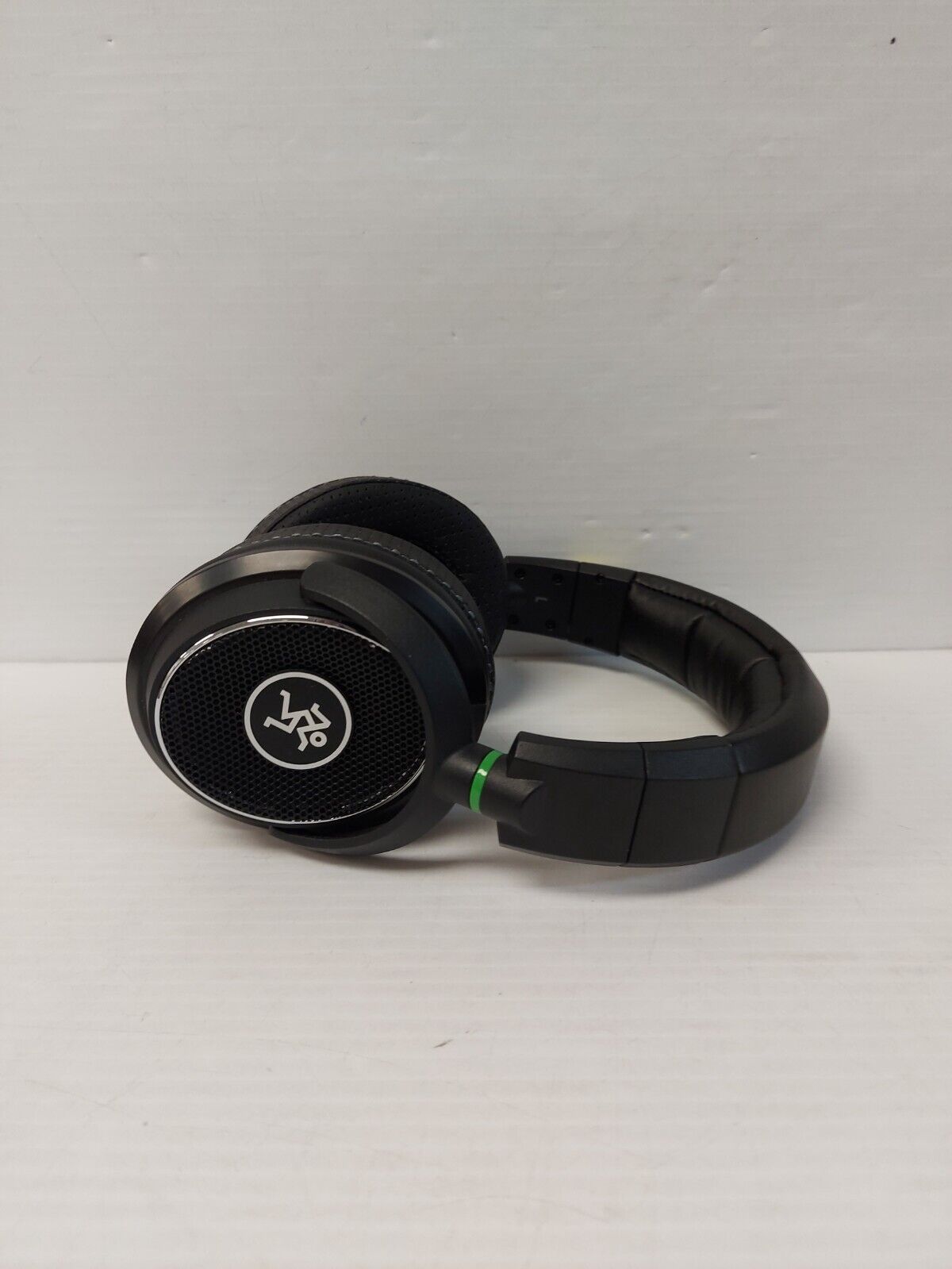 (N79659-1) Mackie MC-450 Headphones in Case