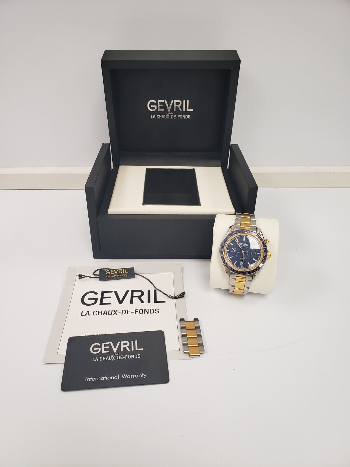 (66825-1) Gevril 49005 Watch