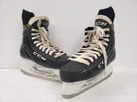 (68239-4) CCM 9350 Hockey Skates - Size 7