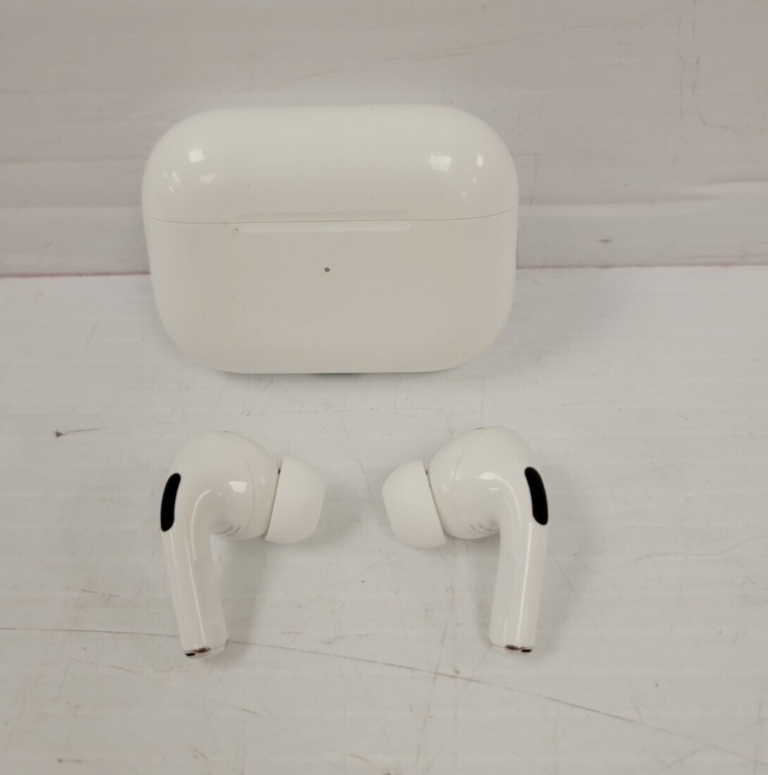 (61613-4) Apple A2968 Airpods