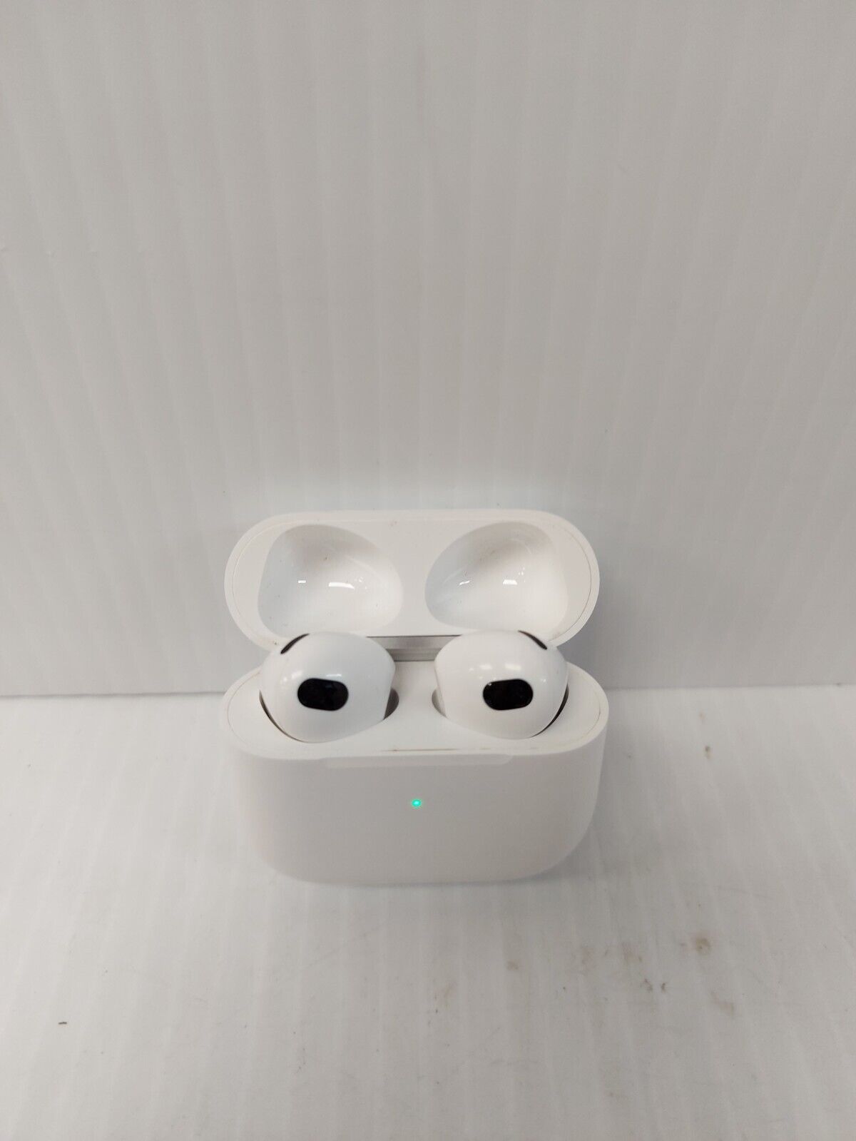 (N85185-2) Apple A2566 Airpods