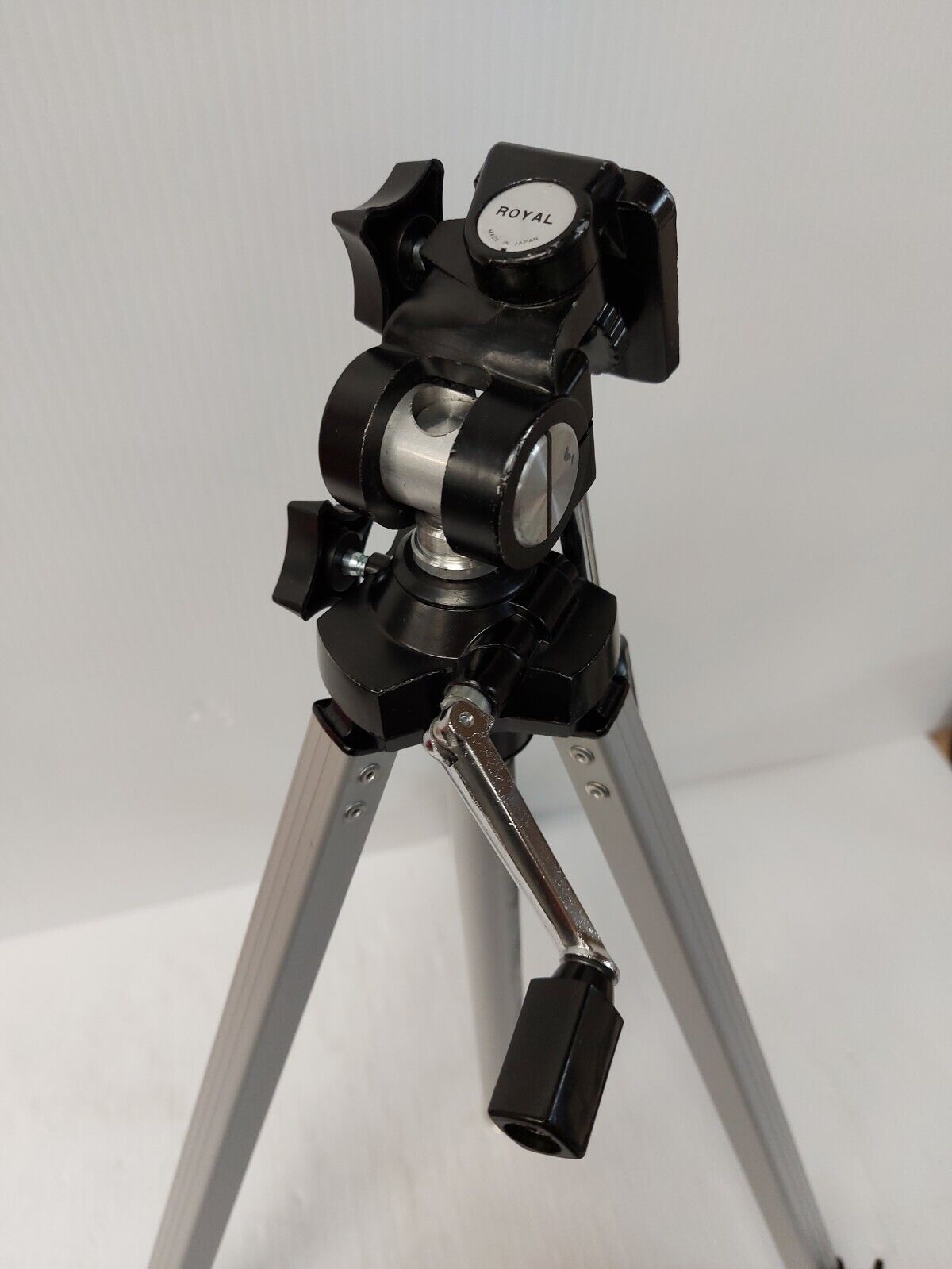 (N84838-8) Royal Tripod