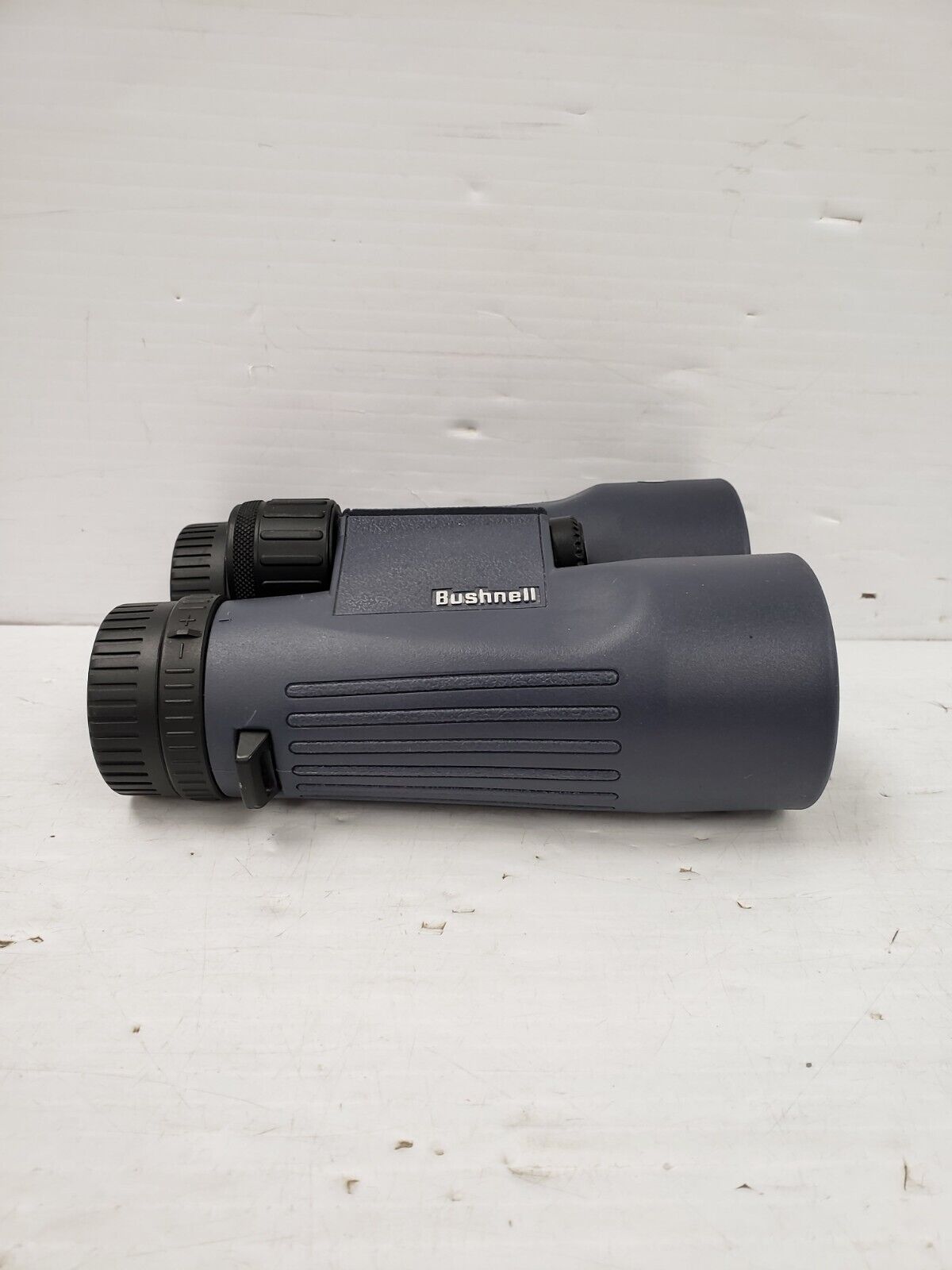 (69403-1) Bushnell 10X42 Binoculars