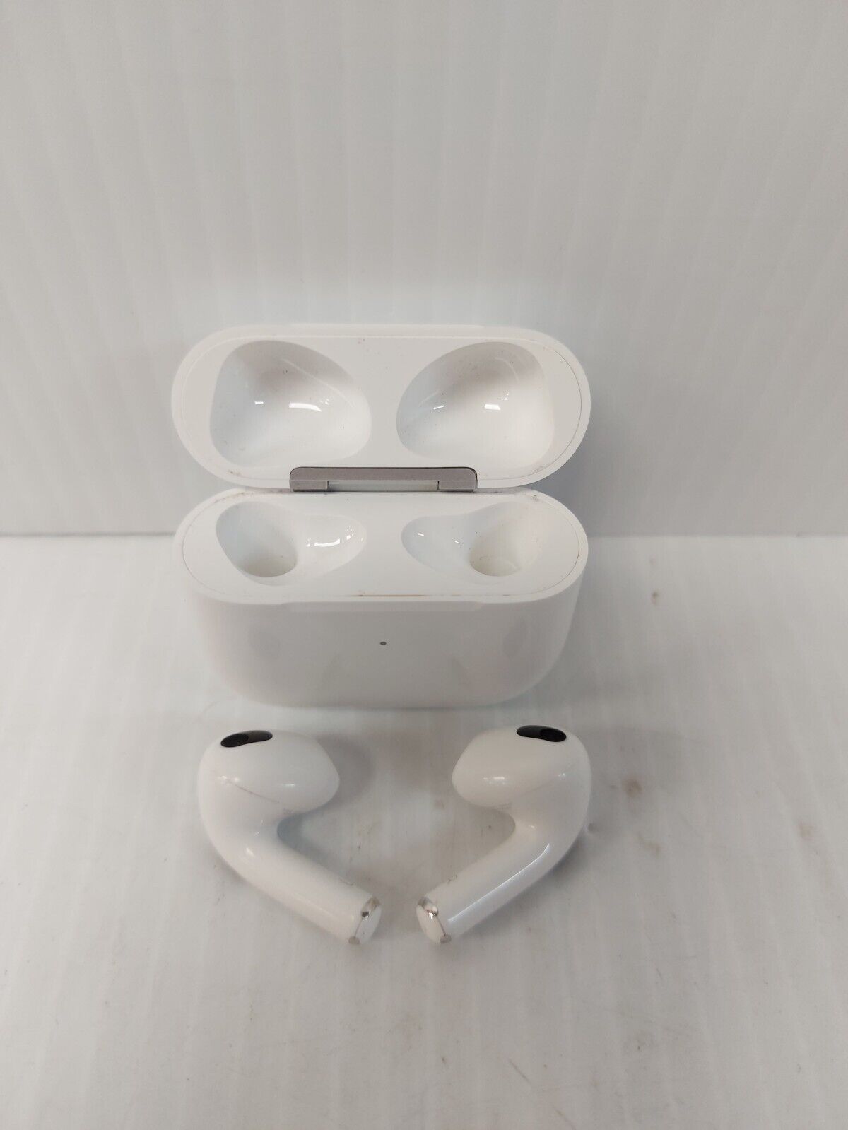 (N85185-2) Apple A2566 Airpods