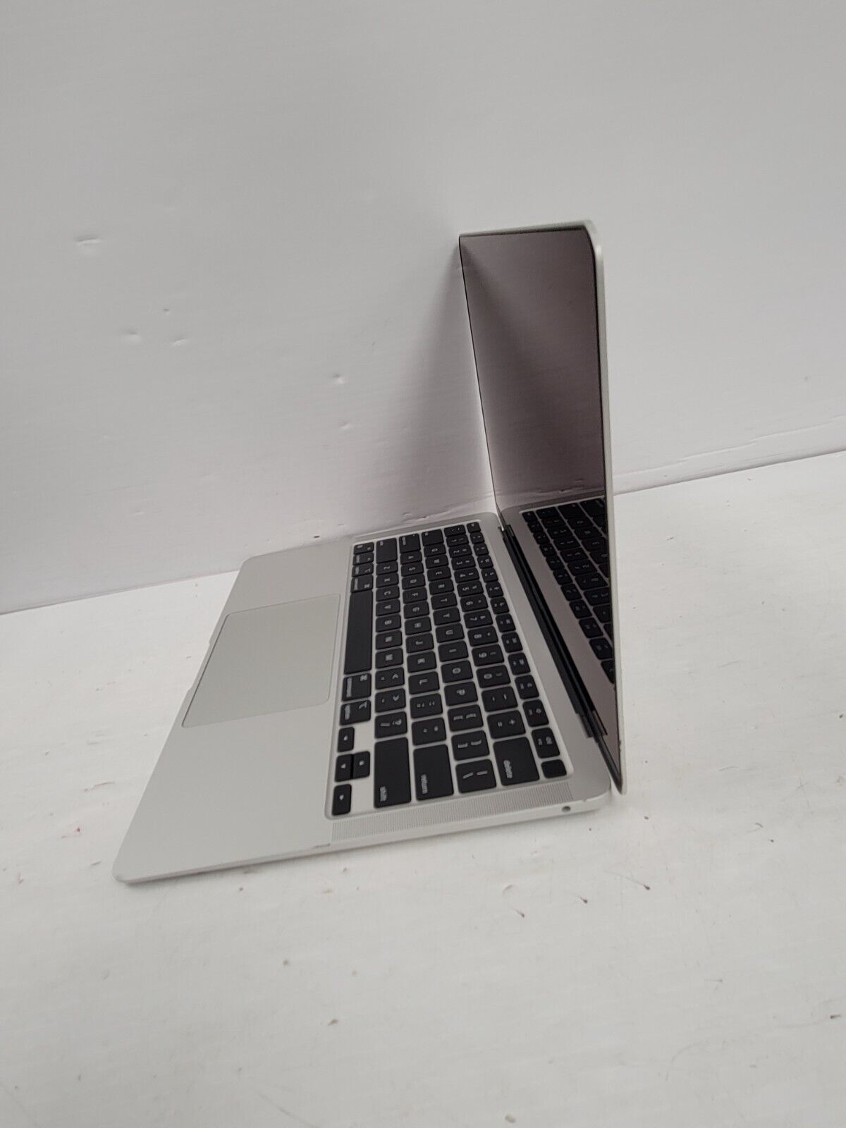 (53136-1) Apple A2337 Laptop