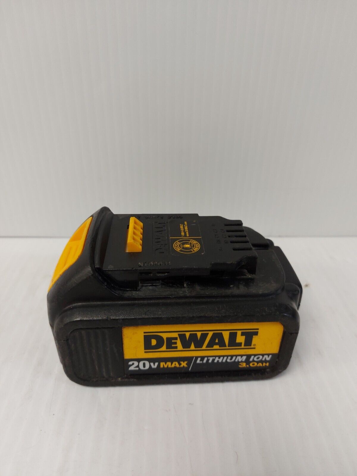 (NI-21640) DeWalt DCB200 Battery