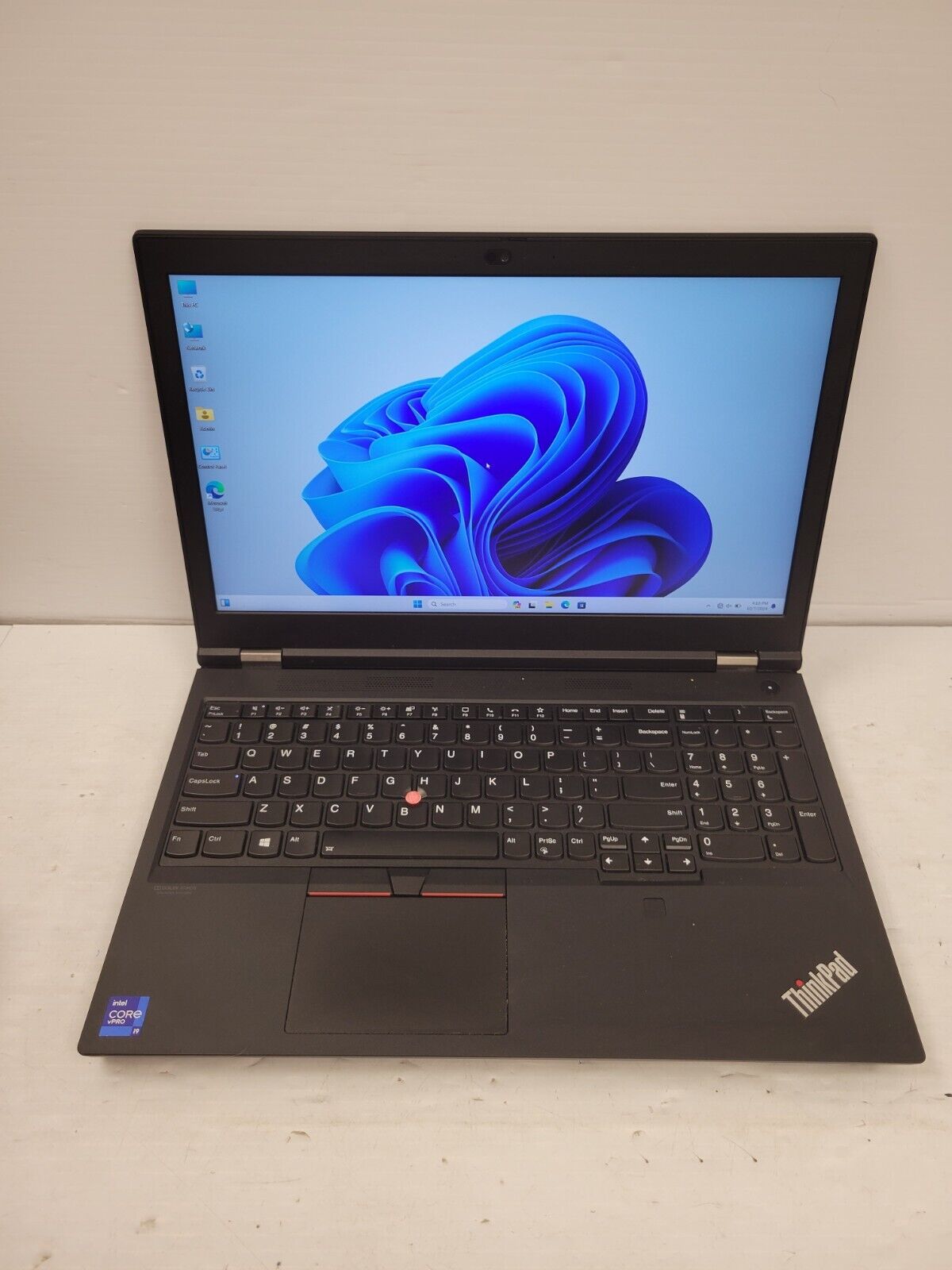 (58214-1) Lenovo 20YQ-003NOS Laptop