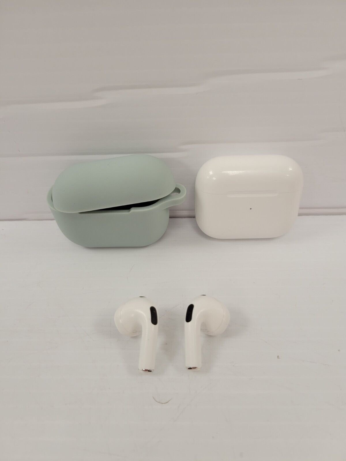 (60382-1) Apple A2566 Airpods