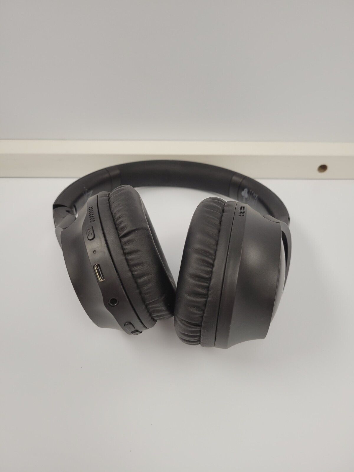 (69332-2) Bluehive 035-8101-0 Headphones