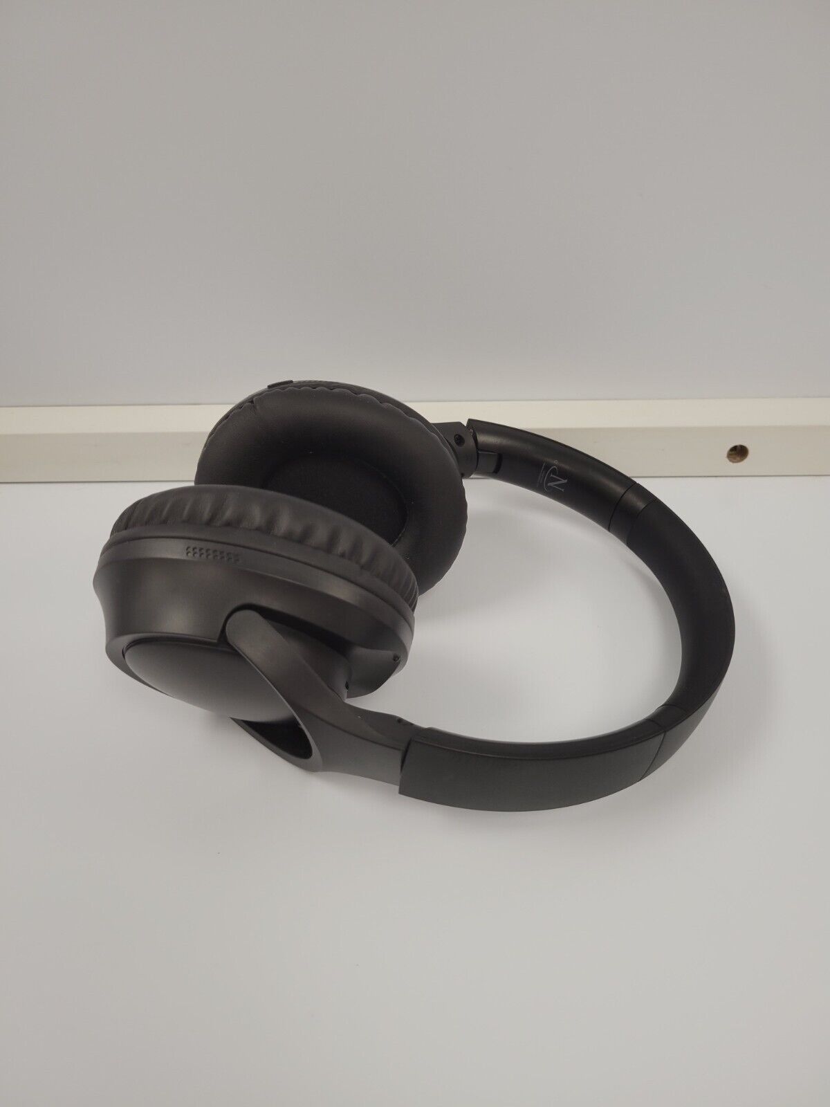 (69332-2) Bluehive 035-8101-0 Headphones