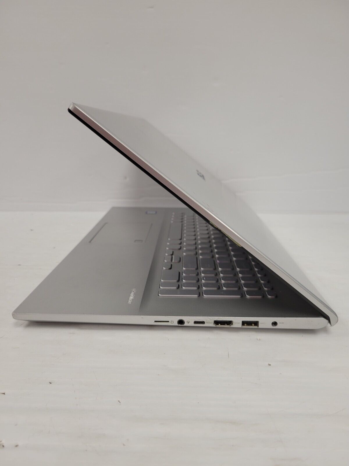 (58267-1) Asus X7121 Laptop