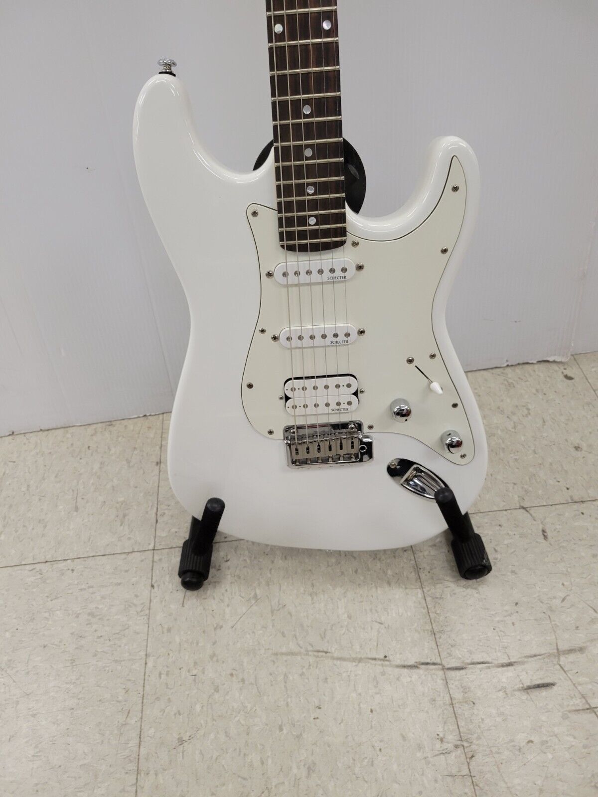 (64409-1) Schecter Diamond Series Guitar