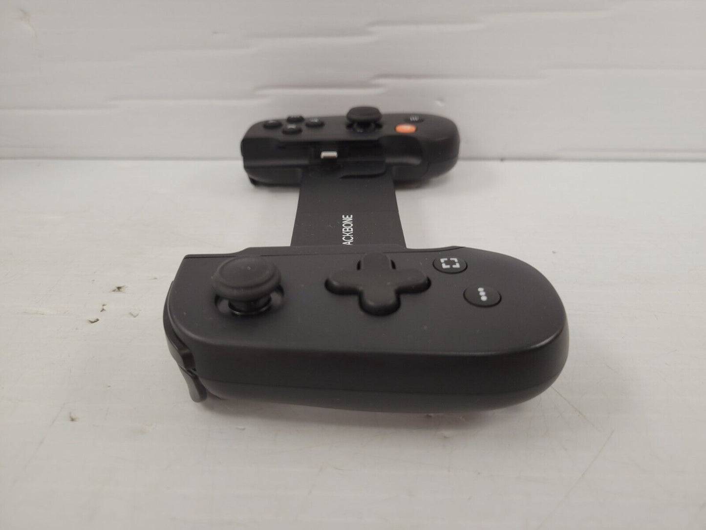 (67624-1) Backbone BB-02 Game Controller for Phone