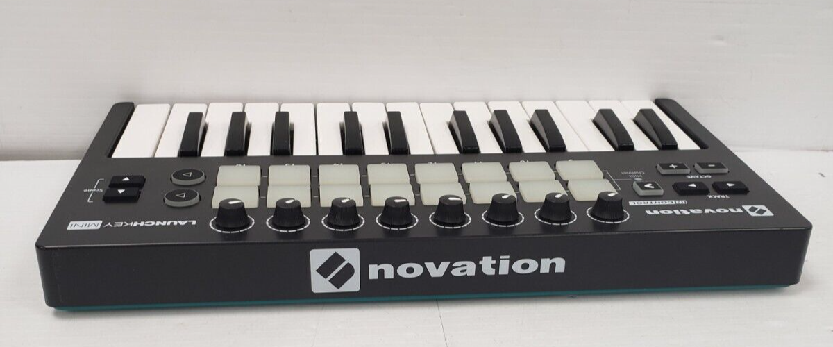 (I-34622) Novation Launchkey Mini Mk2 Midi Controller