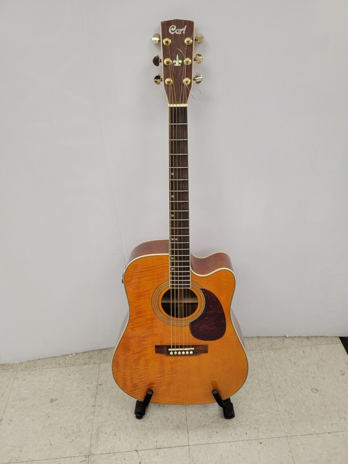 (66784-1) Cort MR-750FX Guitar