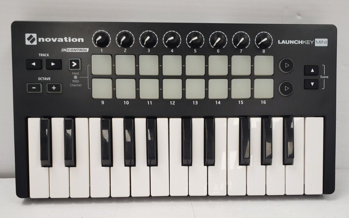 (I-34622) Novation Launchkey Mini Mk2 Midi Controller