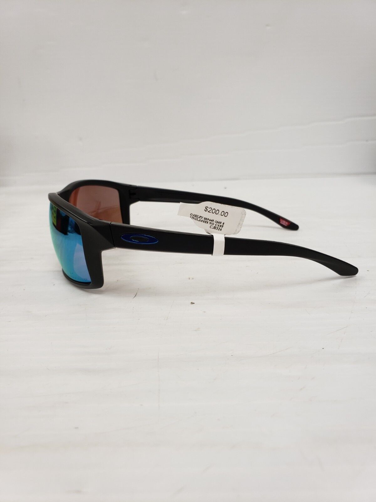 (55747-1) Oakley 009449-1660 Sunglasses