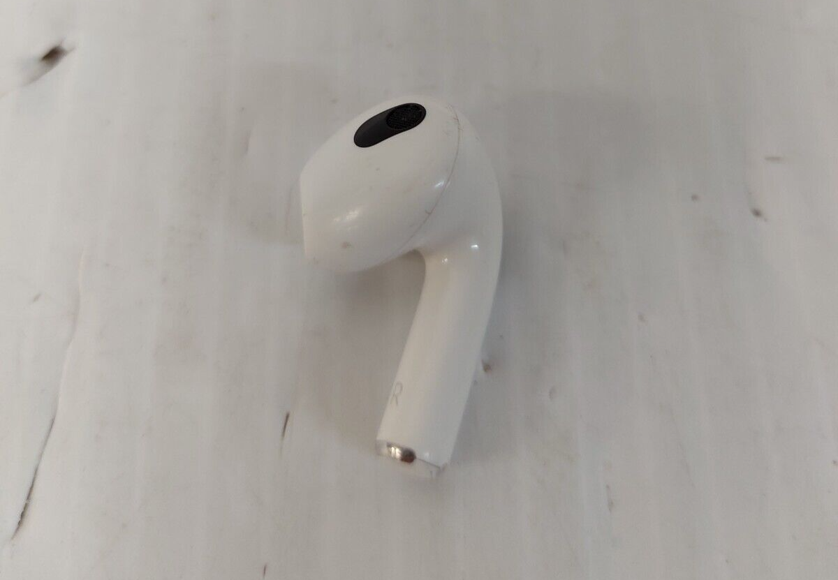 (N83956-1) Apple A2566 3rd Gen Airpods