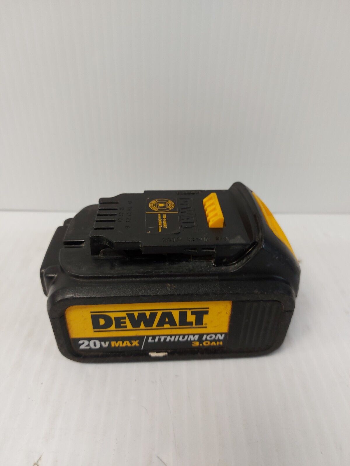 (NI-21640) DeWalt DCB200 Battery