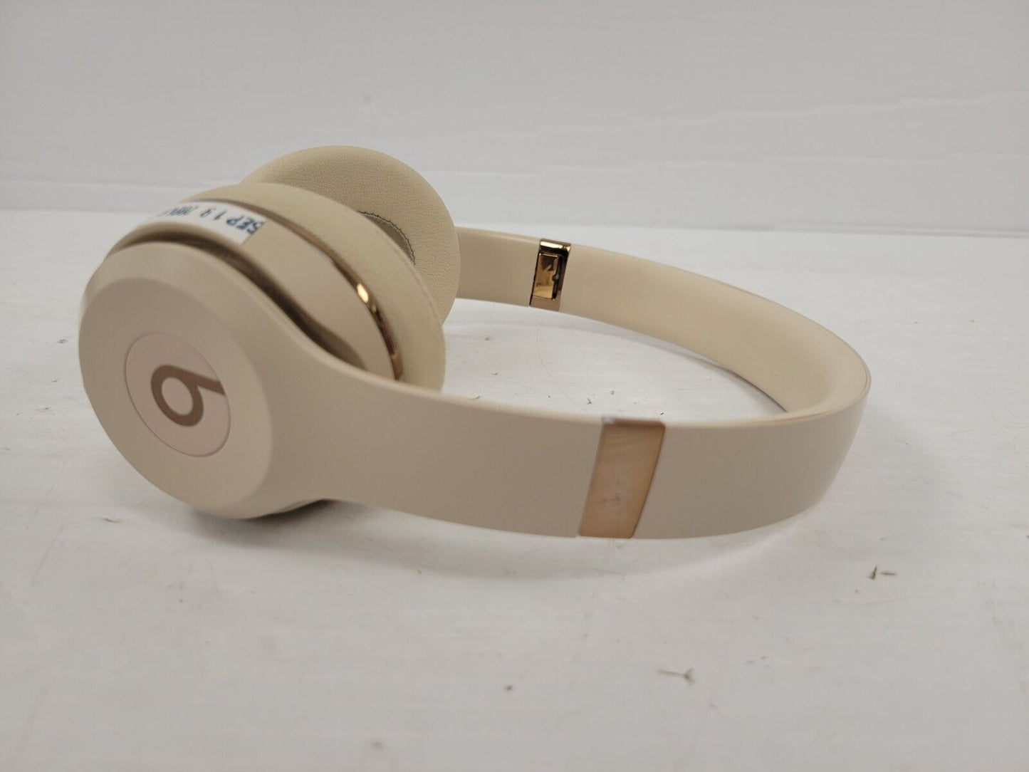 (65988-1) Beats A1796 Headphones