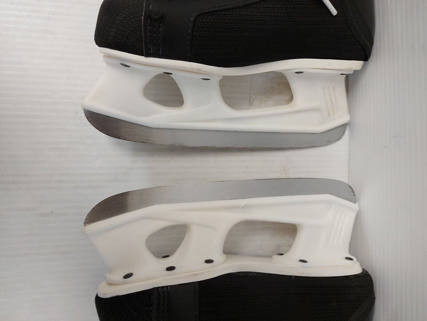 (N86285-1) Bauer Charger Hockey Skates Sz:3 Youth