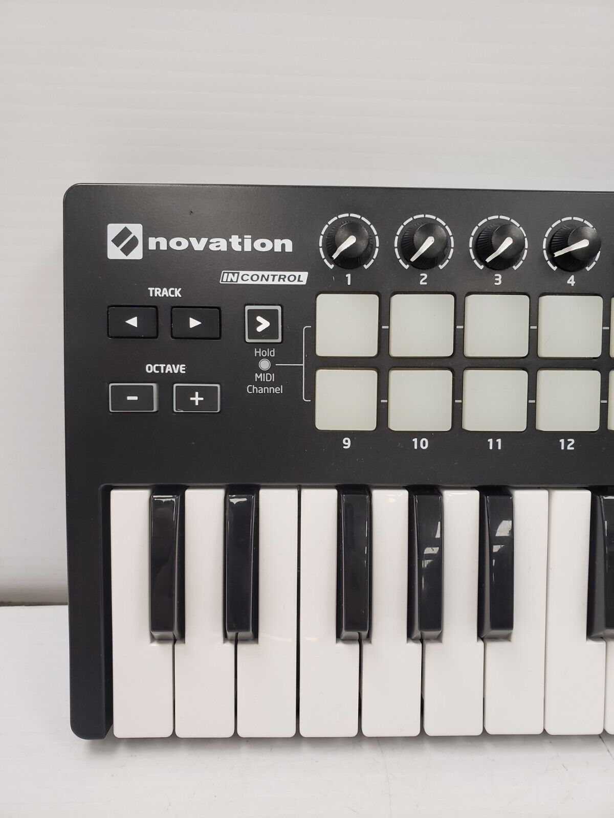 (I-34622) Novation Launchkey Mini Mk2 Midi Controller