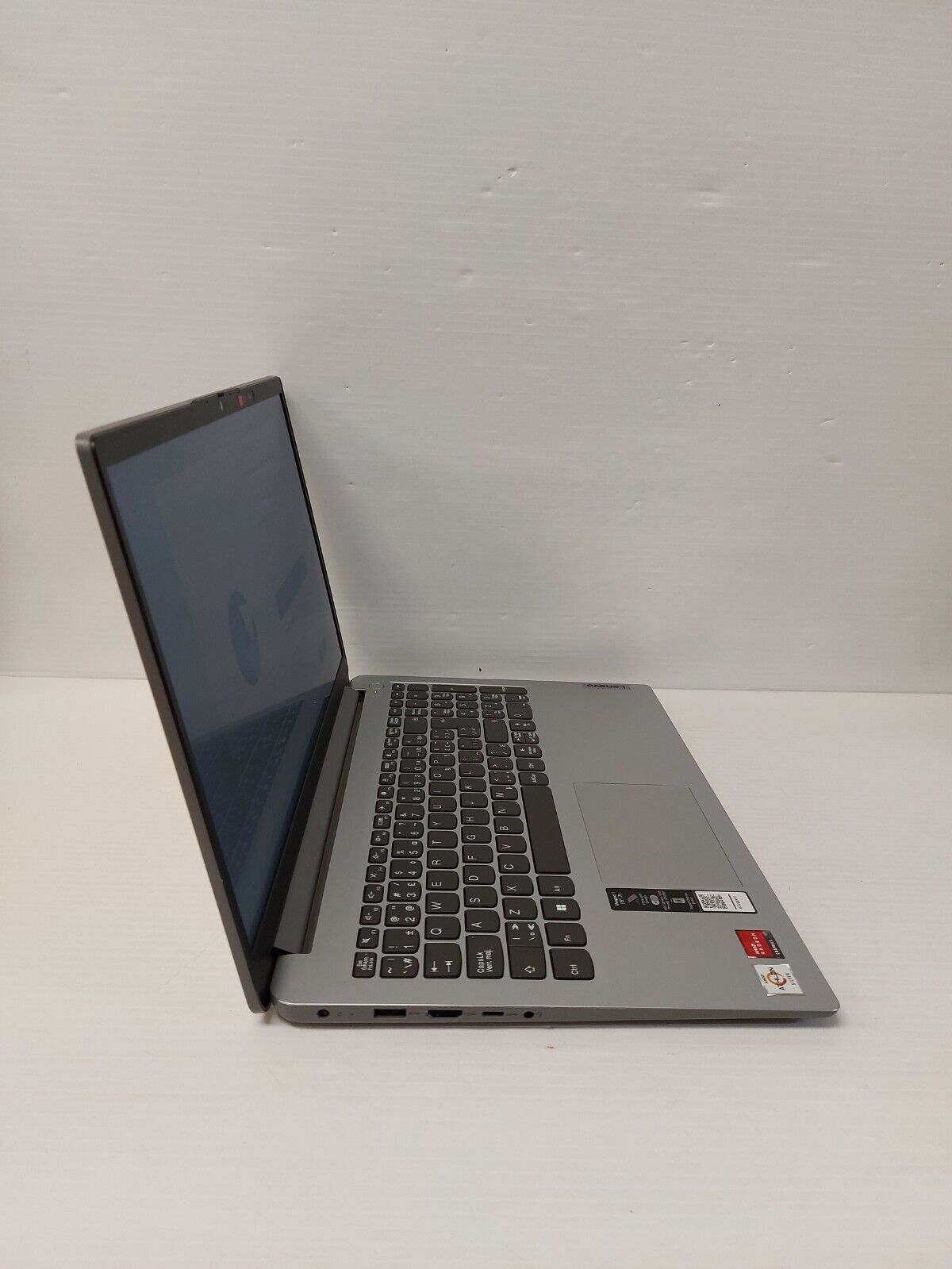 (N78740-1) Ordinateur portable Lenovo Ideapad 1 15ADA7 avec chargeur