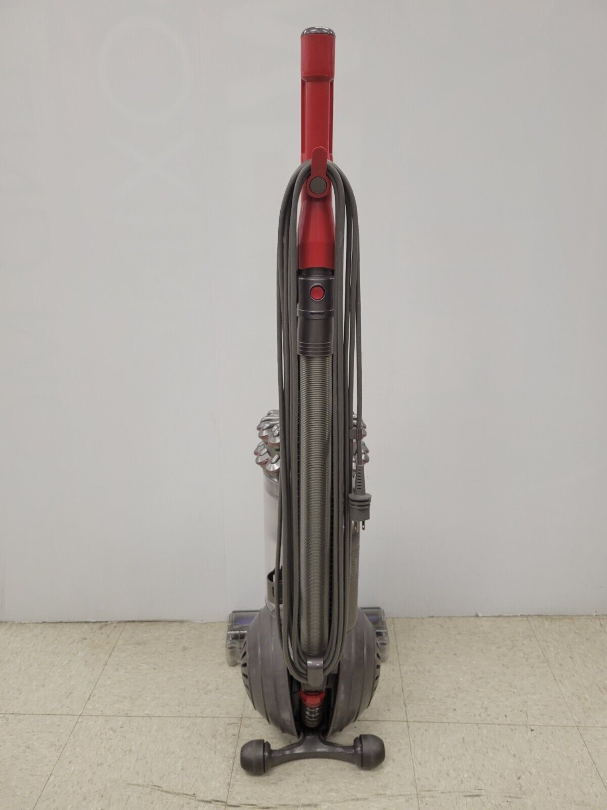 (59785-2) Dyson DC77 Vacuum