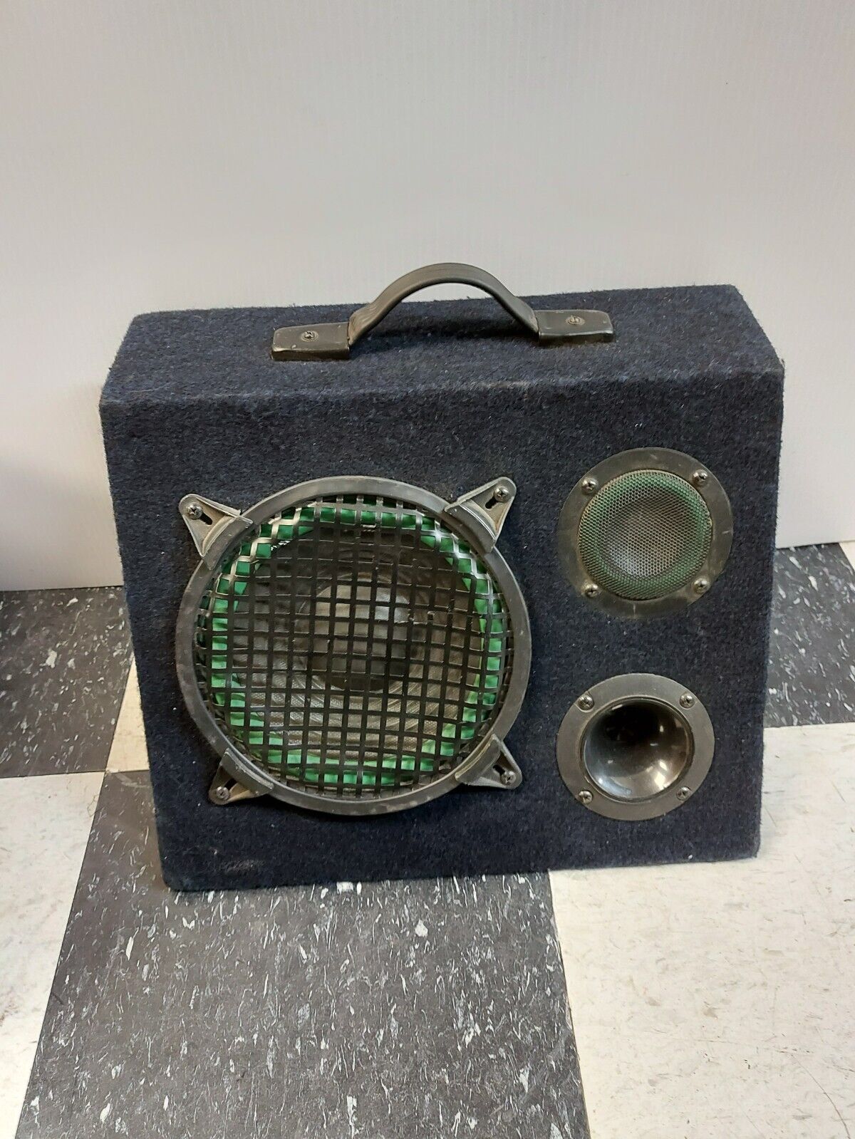 (N83634-4) No Name 2 Speakers