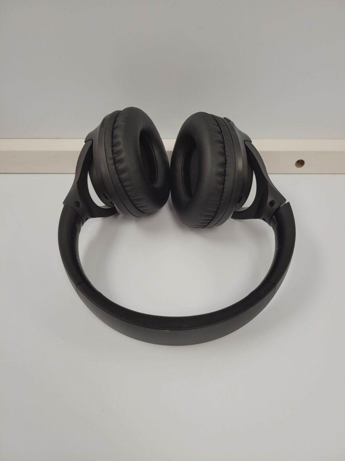 (69332-2) Bluehive 035-8101-0 Headphones