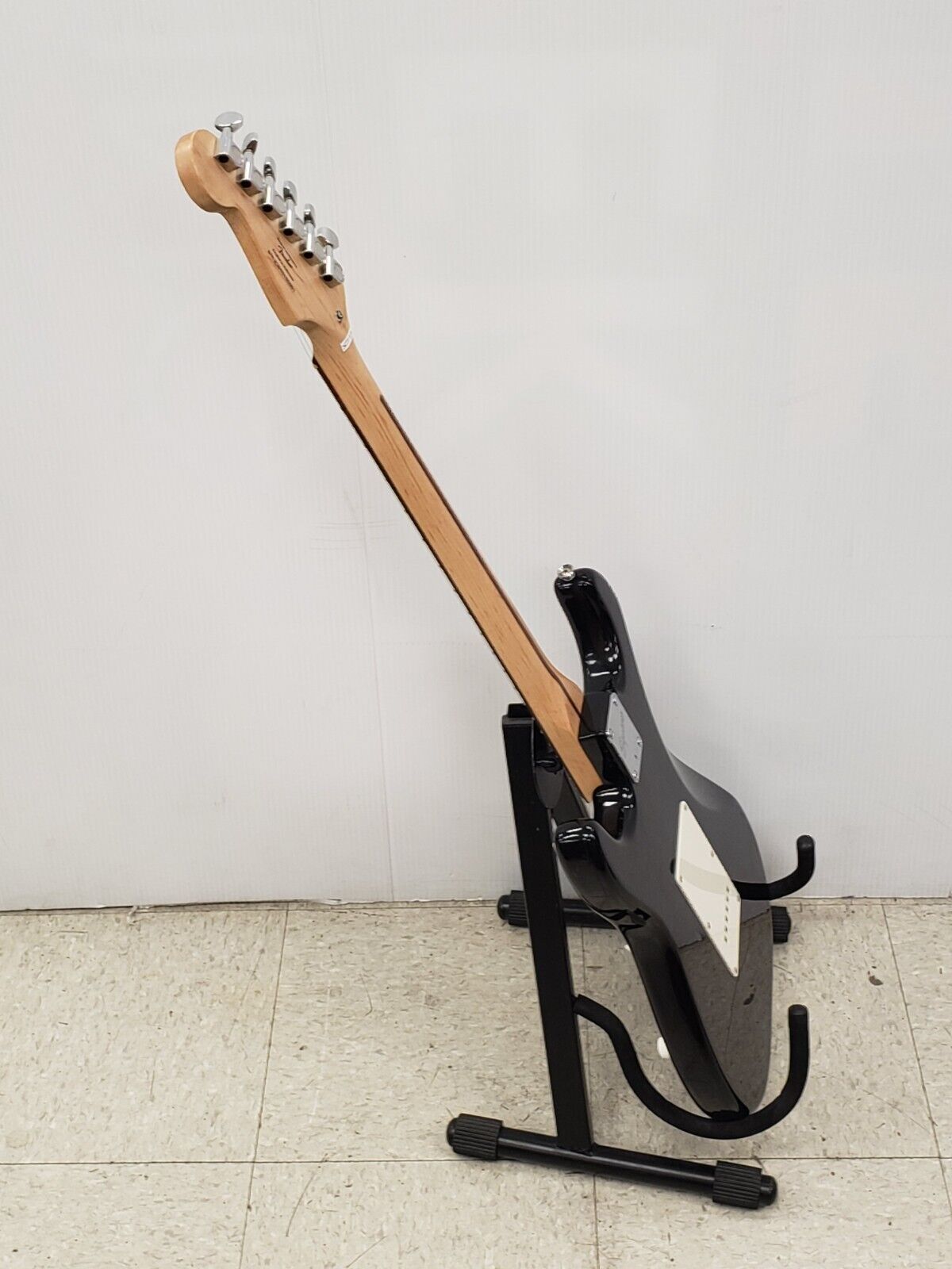 (65123-2) Squier Strat Guitar